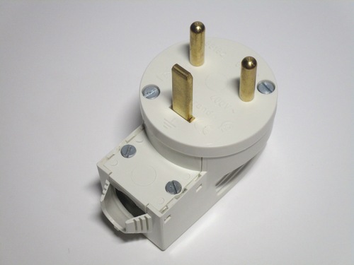 Front view of the French 20A plug. Two round pins for L and N and a flat one for the earth are present.