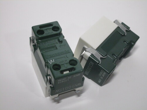 View of the push-in terminals of the socket module.