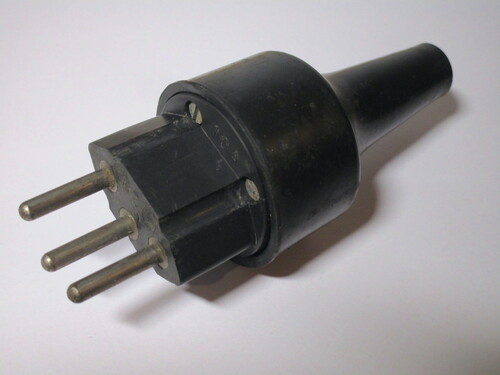 Side view of the T12 plug.