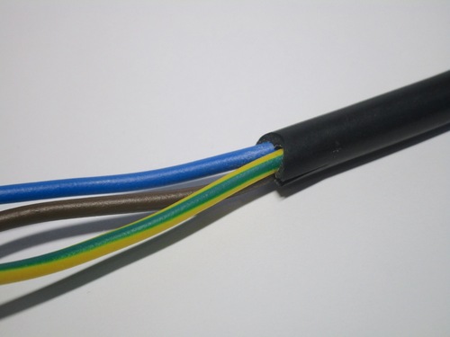 Earthed double-insulated power cord.