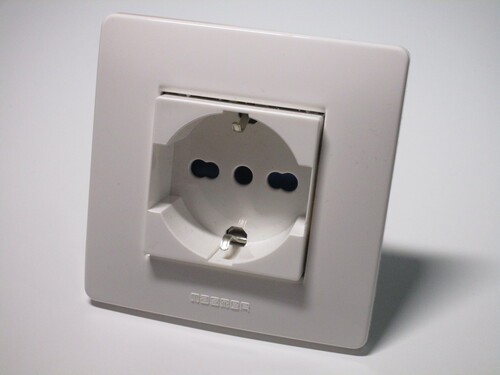 Italianised schuko socket; the socket is recessed.