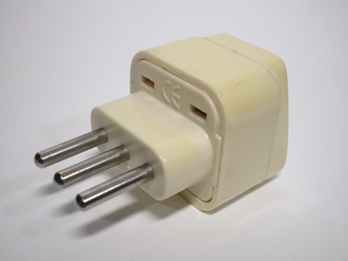 Rear view of the adaptor. It has an Italian 10A plug, but without sleeved pins.